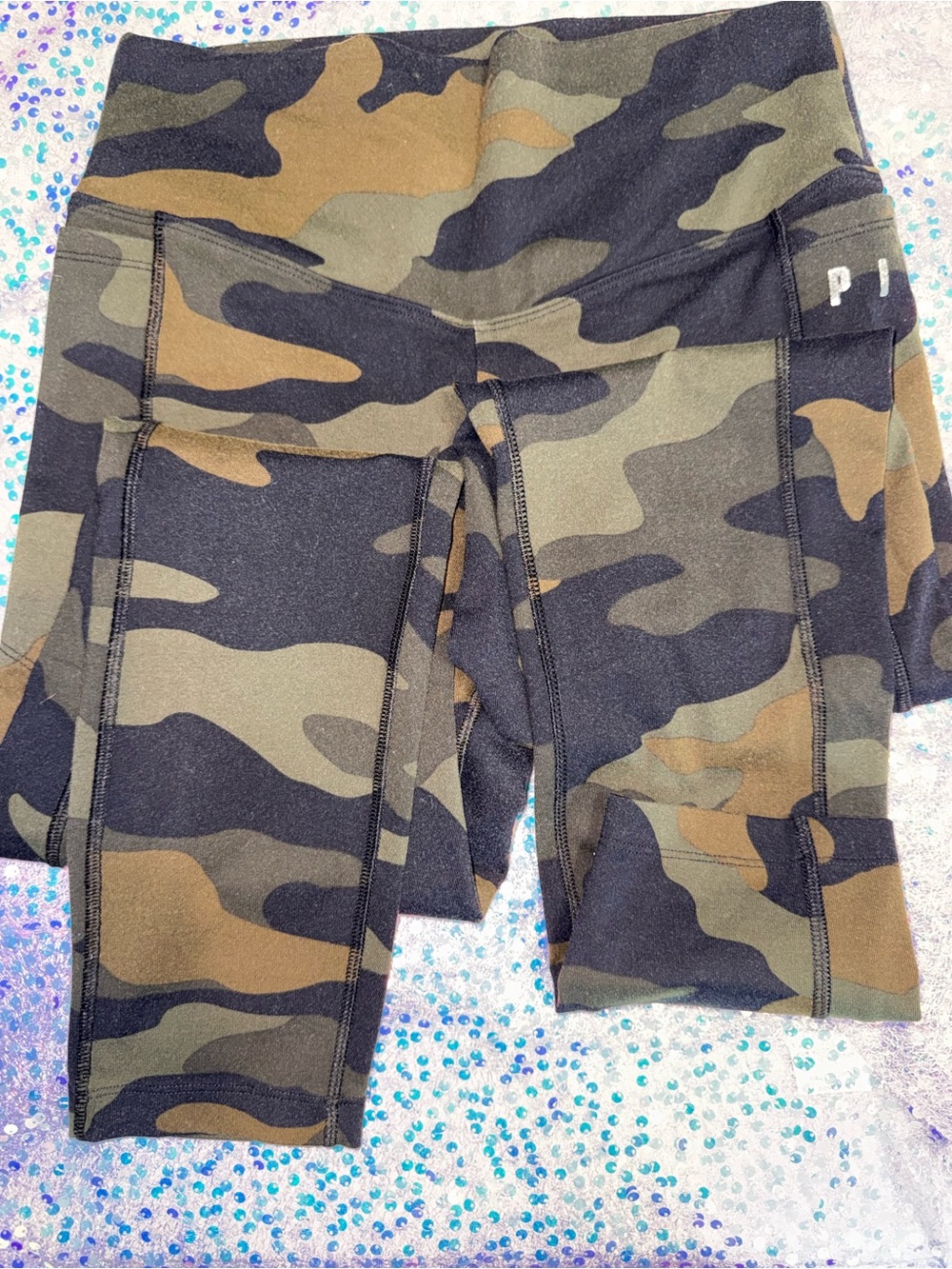2873-PINK Victoria's Secret Camo High-Waist Leggings in Olive & Black